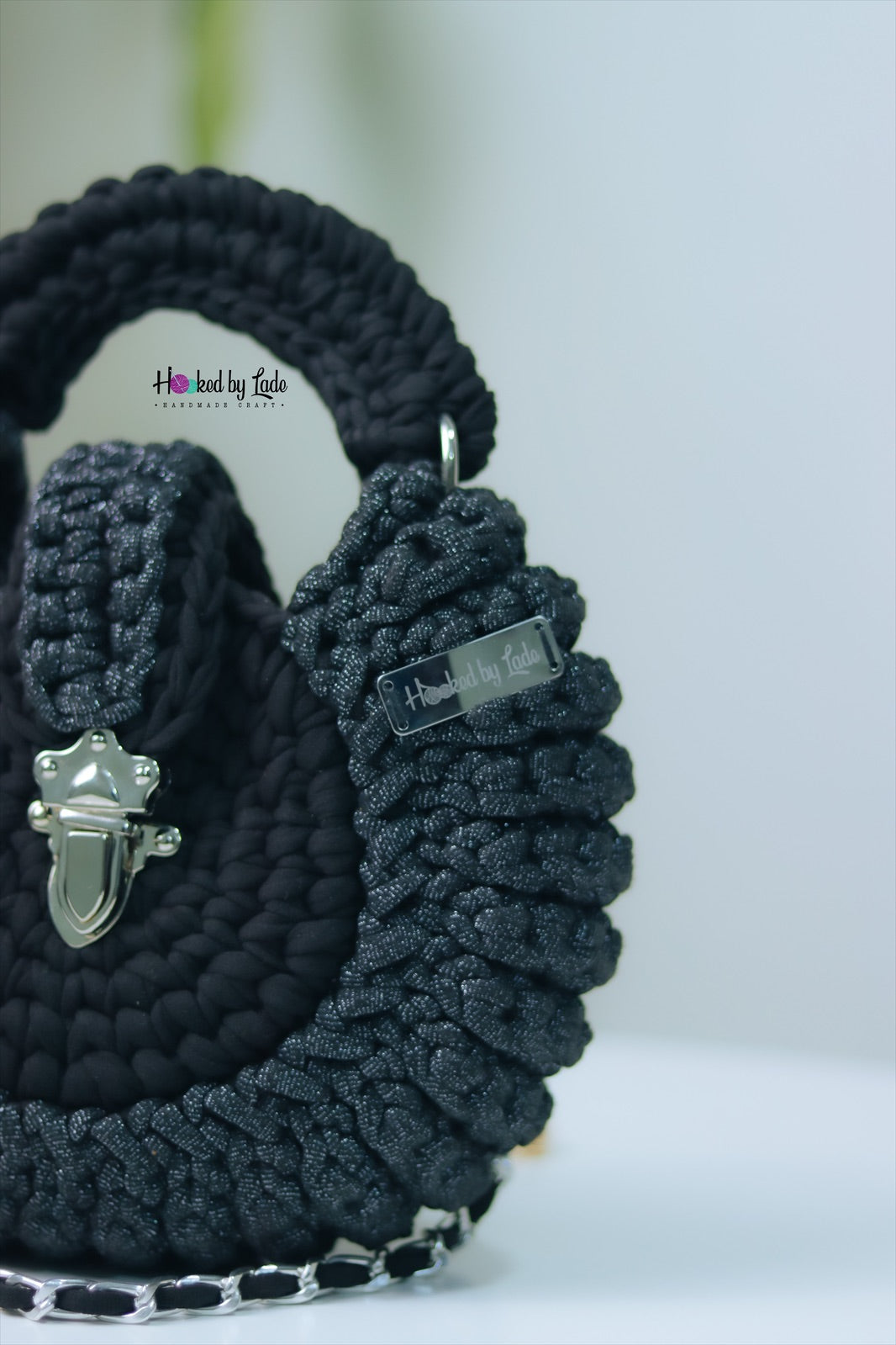 Round Crochet Bag | Stunning Crochet Bag | Hooked by Lade